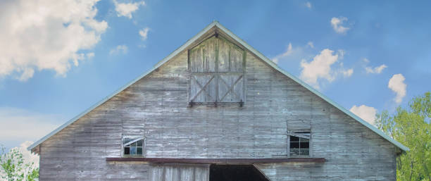 istock Old Weathered Barn- Pulaski County, Indiana 1985750124