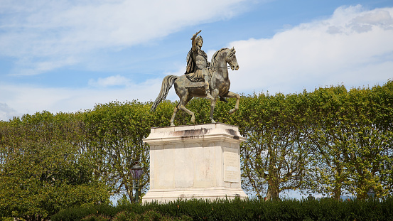 The equestrian statue of Simón Bolívar on the north bank of the Seine was given to Paris in 1930 by the Latin American countries he freed from the Spanish Empire to mark the 100th anniversary of Simón Bolívar's death.