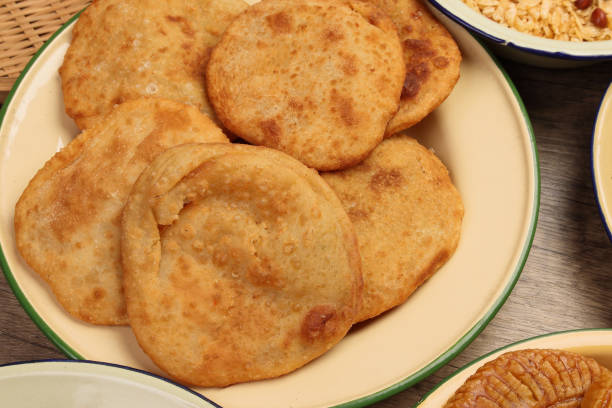 istock Deep fried stuffed pancakes aloo dal puri Bengali snacks on enamel tin metal plate 1986759963