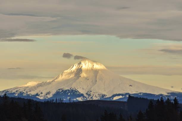 istock Mt. Hood in winter 1987130552