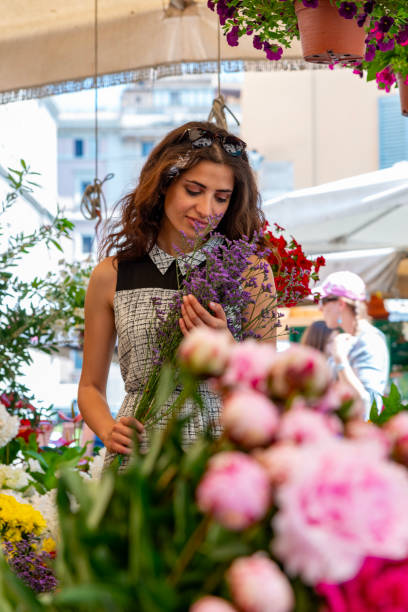 woman at flower market - rome flower market store flower ストックフォトと画像