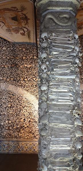 Capela dos Ossos, Chapel of Bones (Evora, Portugal)