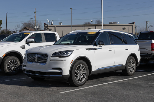 Kokomo - February 4, 2024: Used Lincoln Aviator display. With supply issues, Lincoln is relying on pre-owned car sales to meet demand.