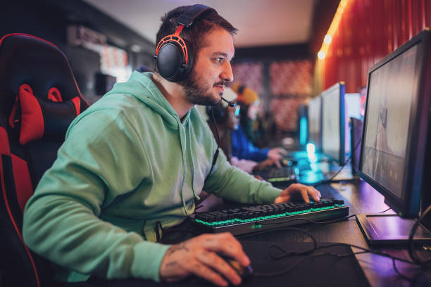 istock Gamers on esports competition 1988686172
