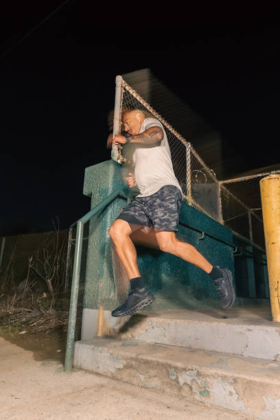 man mid-air while running in los angeles at night - city night lighting equipment mid air imagens e fotografias de stock