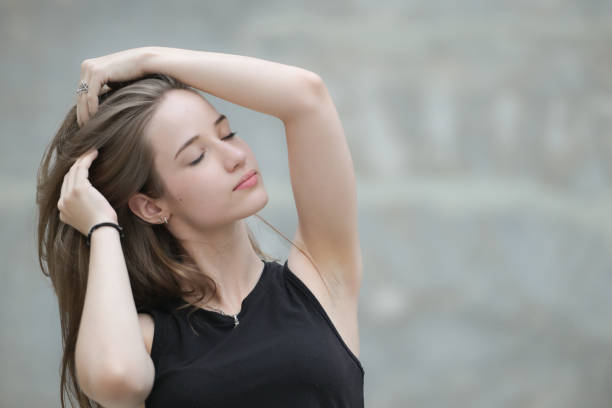 istock A young woman with his hairstyle 1989135420