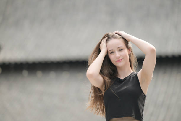 A young woman with his hairstyle and the atmosphere of living in the community.