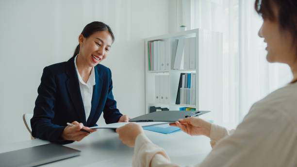 young asian woman pass job interview sit in front of hr manager at office. human resource, recruitment agency. - recruitment greeting business interview zdjęcia i obrazy z banku zdjęć