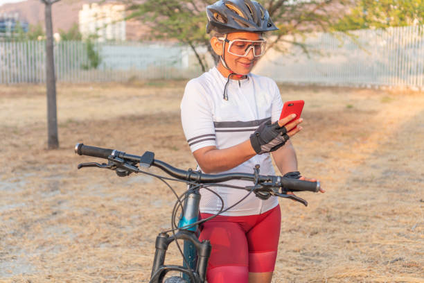 istock Cyclist Tracking Route on Smartphone 1989839503
