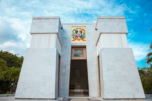 The Homeland Altar is a modern monument located in the Independent Park, and it contains the remains of the “fathers” of the country. Juan Pablo Duarte, Matías Ramón Mella and Francisco del Rosario Sánchez who have a place in this imposing monument as well as in the heart of Santo Domingo