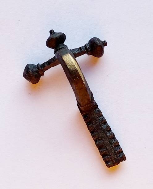 rzymska kość strzałkowa z brązu - ancient past antique close up zdjęcia i obrazy z banku zdjęć