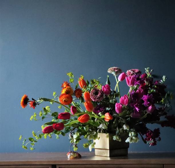 istock Luxury Valentine's Day Flowers 1991007710