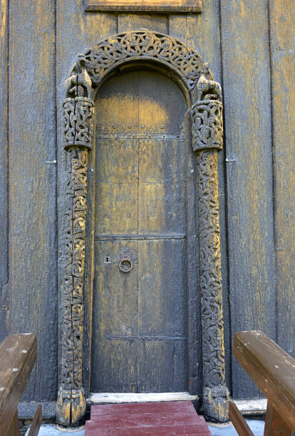 lom stave church (lom stavkyrkje) of norwegian countryside, - lom church stavkirke norway imagens e fotografias de stock