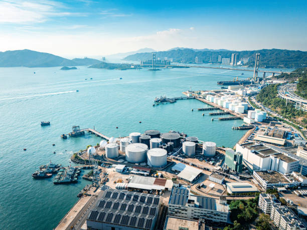 drone view of oil tanks at tsing yi, hong kong - fuel storage tank industrial building construction development zdjęcia i obrazy z banku zdjęć