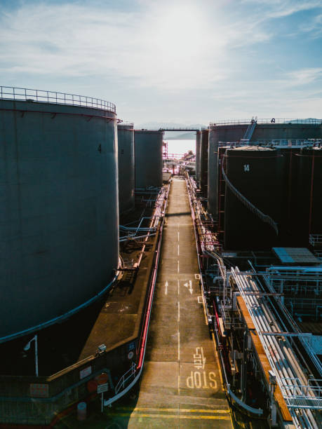 drone view of oil tanks at tsing yi, hong kong - fuel storage tank industrial building construction development zdjęcia i obrazy z banku zdjęć