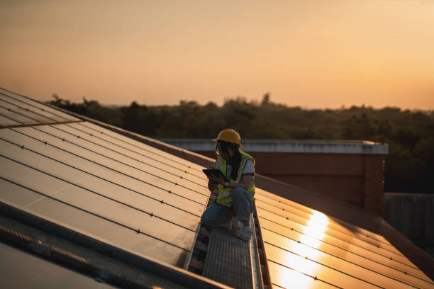 service engineer checking solar cell on the roof for maintenance if there is a damaged part. engineer worker install solar panel. clean energy concept. - fuel cell solar panel solar power station control panel fotografías e imágenes de stock