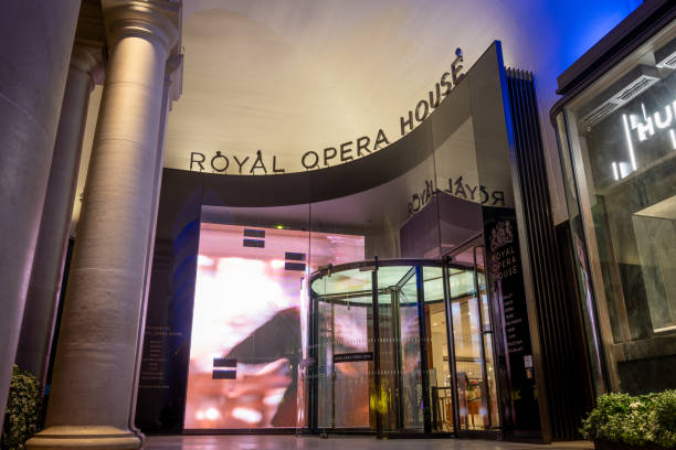 ロイヤルオペラハウス。 - royal opera house ストックフォトと画像