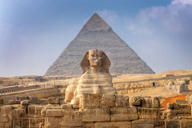 Front view of The Great Sphinx of Giza with the pyramid of Khafre, Cairo, Egypt Front view of The Great Sphinx of Giza with the pyramid of Khafre, Cairo, Egypt pyramid giza pyramids close up egypt stock pictures, royalty-free photos & images