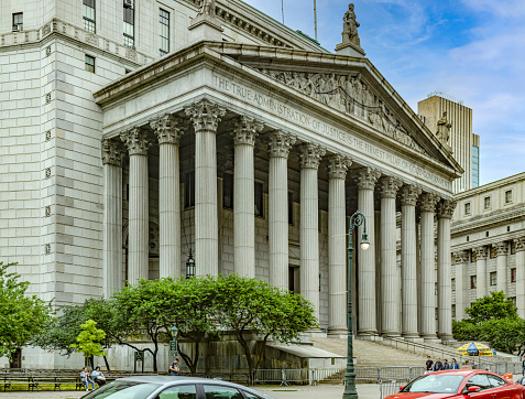 The majestic New York State Supreme Court building is located in New York City (USA).