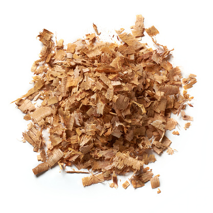 wood chips or shavings, small pieces of wood produced as a byproduct, shaved or chopped from larger pieces of wood, renewable and environmentally friendly resources, isolated on white background