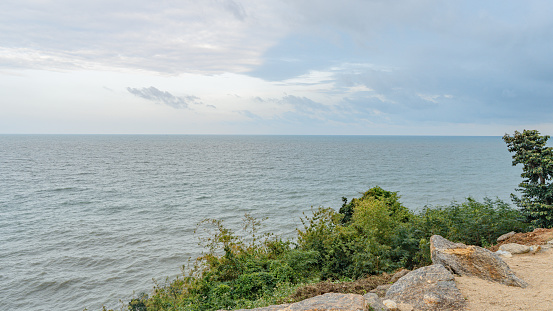 Viewpoint from the seaside cliffs. Where you can see a 360 degree view of the sea stretching across the sky. Cool atmosphere The sky is clear and the sun is shining brightly. Can be used as a backgrou