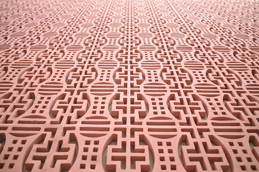 Low angle patterned wall