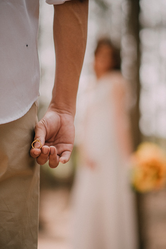 Groom hides wedding ring to surprise bride