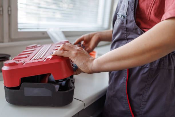 Photo of a woman's hand opening or closing a toolbox