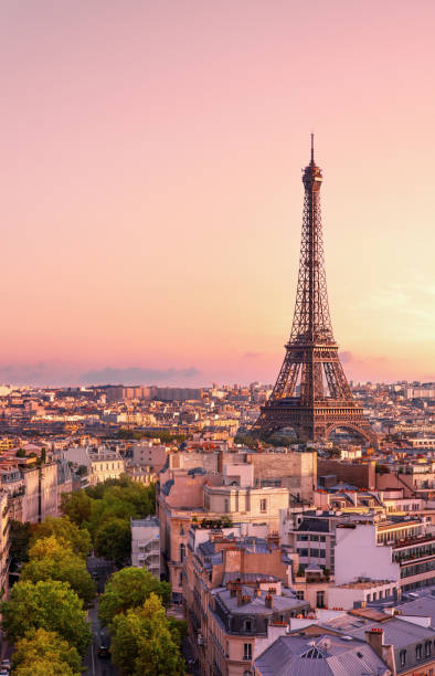 istock Cityscape of Paris 1995986102