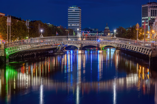 The Ha'penny Bridge, a Dublin landmark, at night