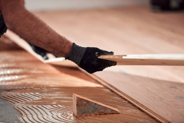 istock Professional handyman installing laminate flooring in a new apartment. 1997997545