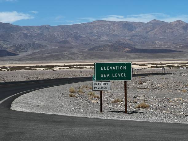 istock Sea level elevation sign in the desert 1998022548