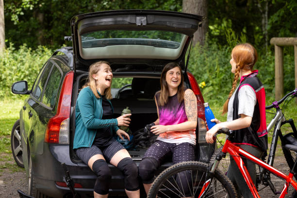 istock Comfort and Connection in Trunk Conversations 1998042786
