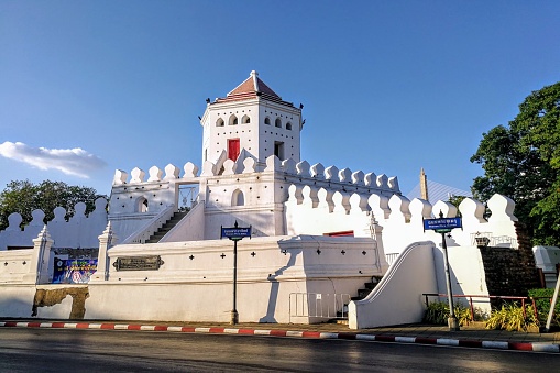 Phra Sumen Fort is the northernmost of Rattanakosin's original forts, located at the mouth of Khlong Rop Krung