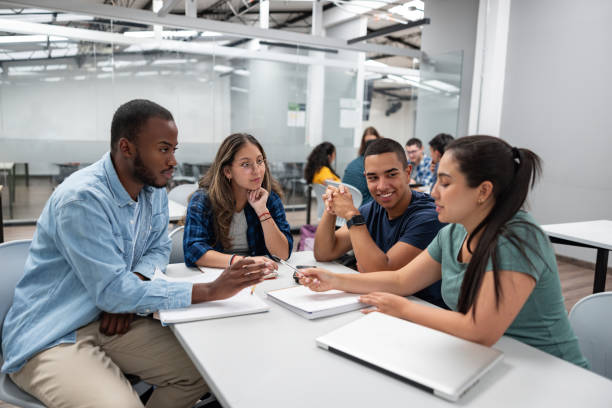 Discuss In Groups 64,000+ Classroom Discussion Stock Photos, Pictures & Royalty-Free ...