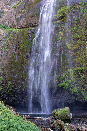 A long exposure photo of Upper Multnomah Falls.