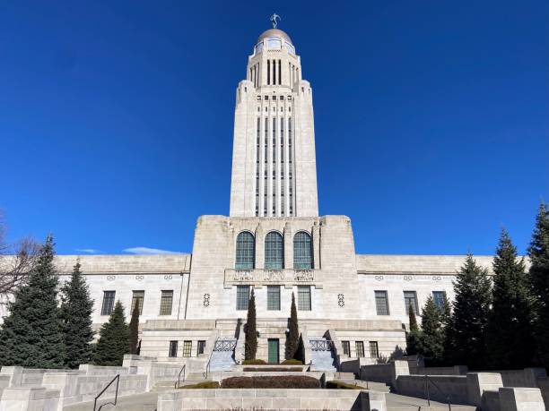 здание капитолия штата небраска в линкольне - nebraska lincoln nebraska state capitol building state стоковые фото и изображения