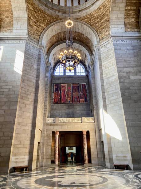 nebraska state capitol building in lincoln - nebraska lincoln nebraska state capitol building state стоковые фото и изображения