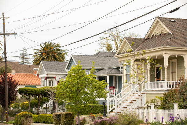 istock Historic Benicia Neighborhood 1998423309