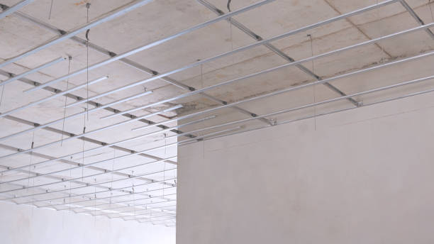 istock Aluminum c-line ceiling outline over corridor inside of modern house building structure in construction site 1999048657