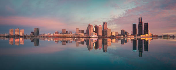 istock Detroit, Michigan - Skyline at Dawn 1999133369