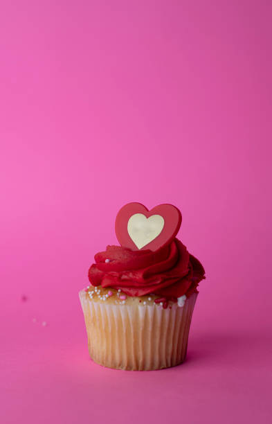 istock Be My VALENTINE´S, CUP CAKE RED AND PINK. 2000440750