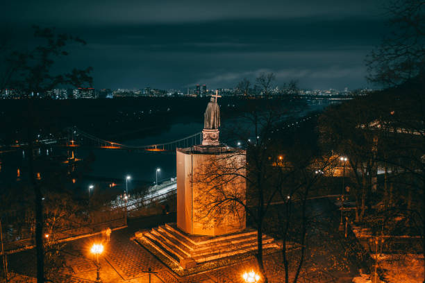 istock Volodymyr The Great Monument at night 2000795365