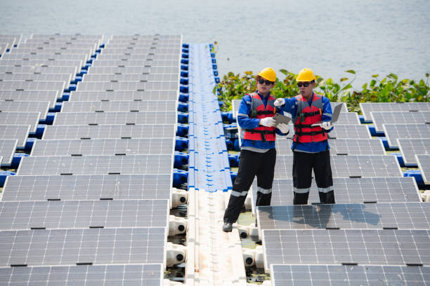 istock Photovoltaic engineers work on floating photovoltaics 2002109238