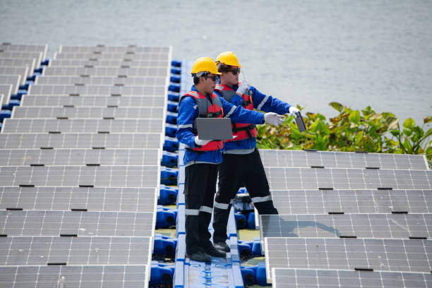 istock Photovoltaic engineers work on floating photovoltaics 2002109240