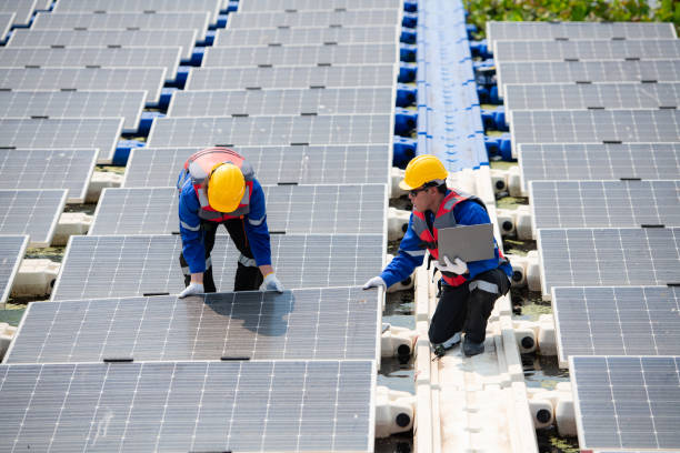 istock Photovoltaic engineers work on floating photovoltaics 2002113442