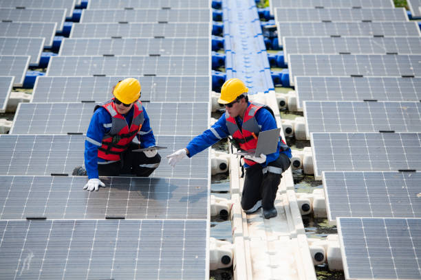 istock Photovoltaic engineers work on floating photovoltaics 2002115021