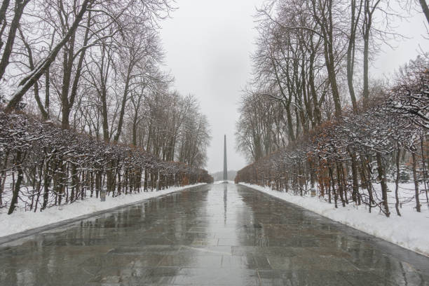 istock Monument to Eternal Glory in Kiev in winter 2002139384