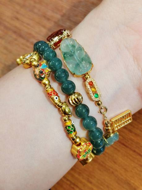 istock Jade and Gold Bracelet 2002231075