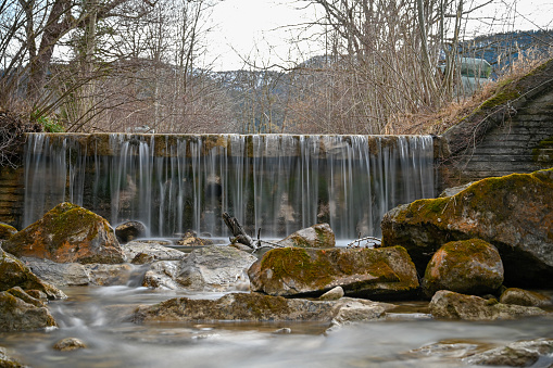 Wasserfall im Fluss